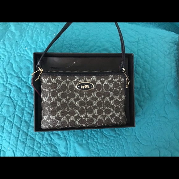 Authentic coach wristlet! New never used color saddle black - Picture 3 of 5